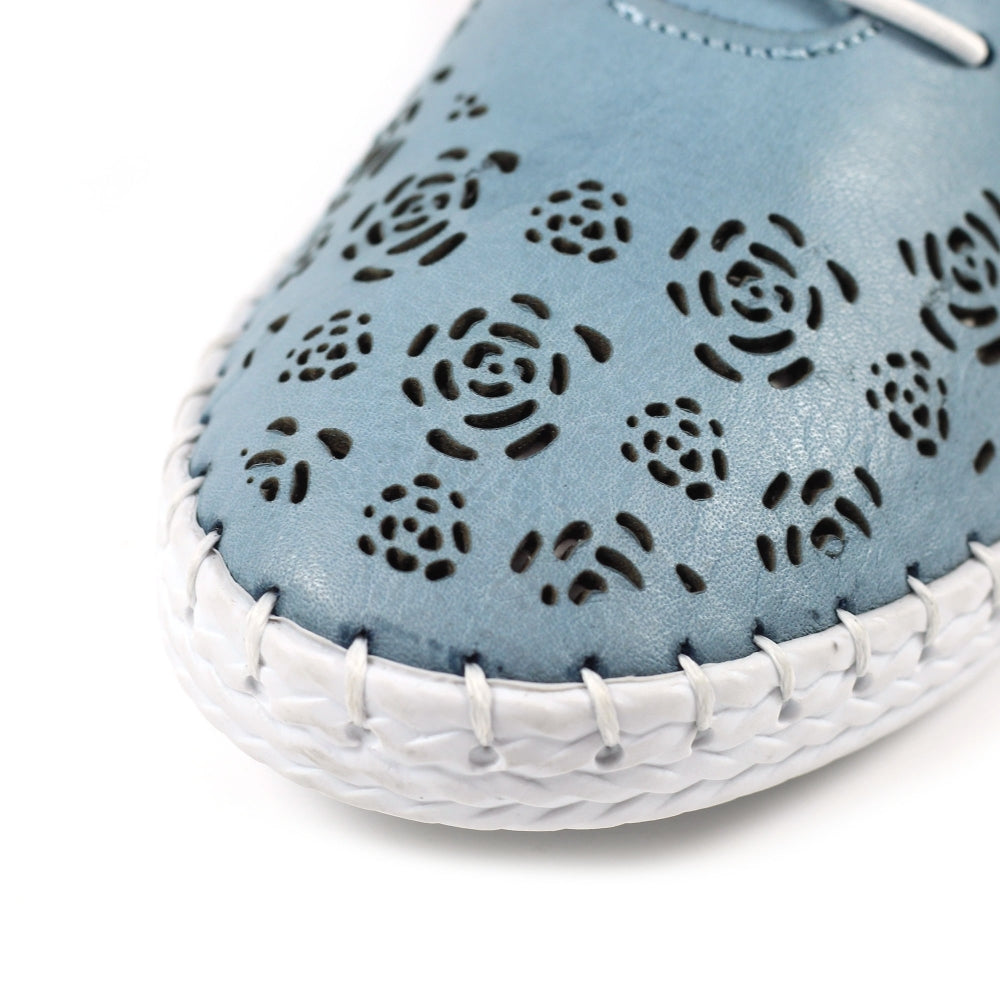 Bamburgh Punch detail Leather Pumps Blue